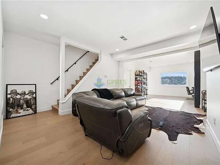 1308 Goettman St — Photo 8