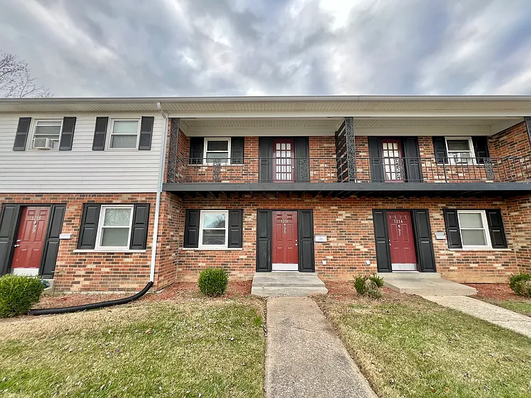Mayfair Apartments — Photo 44