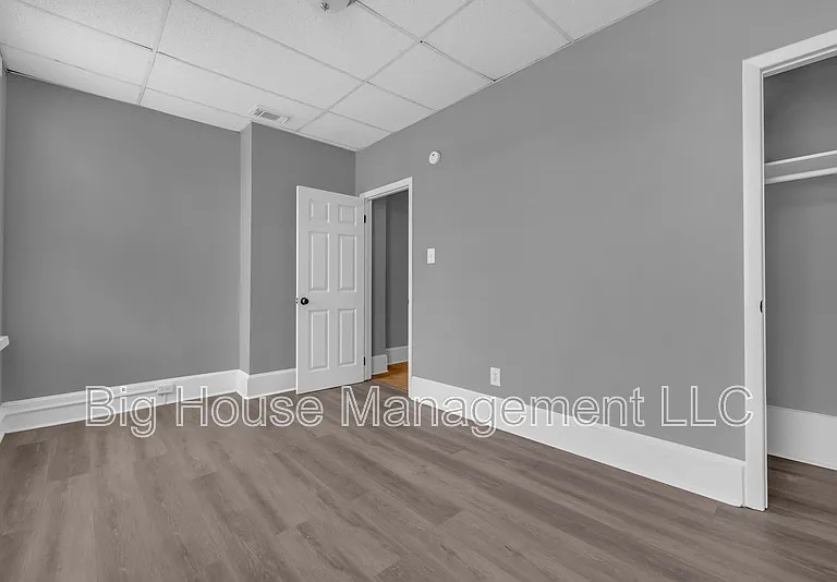 339 E 25th St #3 — Photo 8