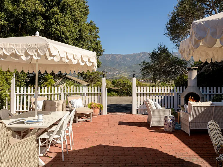 Front courtyard with gate open to driveway.