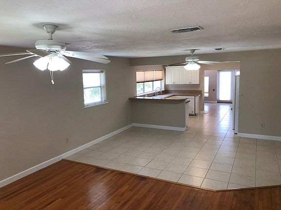 4th image of 901 Magnolia St