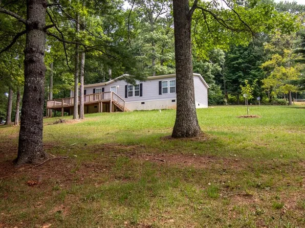 318 Campbell Pl, Galax, VA 24333