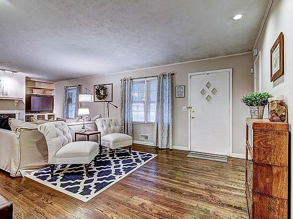 5th image of 106 Huntwood Dr SE