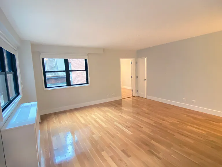 141 E 33rd St #2M — Photo 6