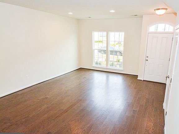 4th image of 840 Basswood Dr