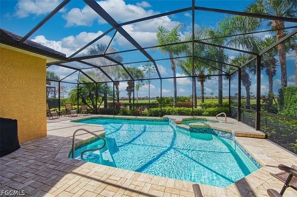 3 bed, 3.0 bath, 2124 sqft, $8,500 — Photo 2
