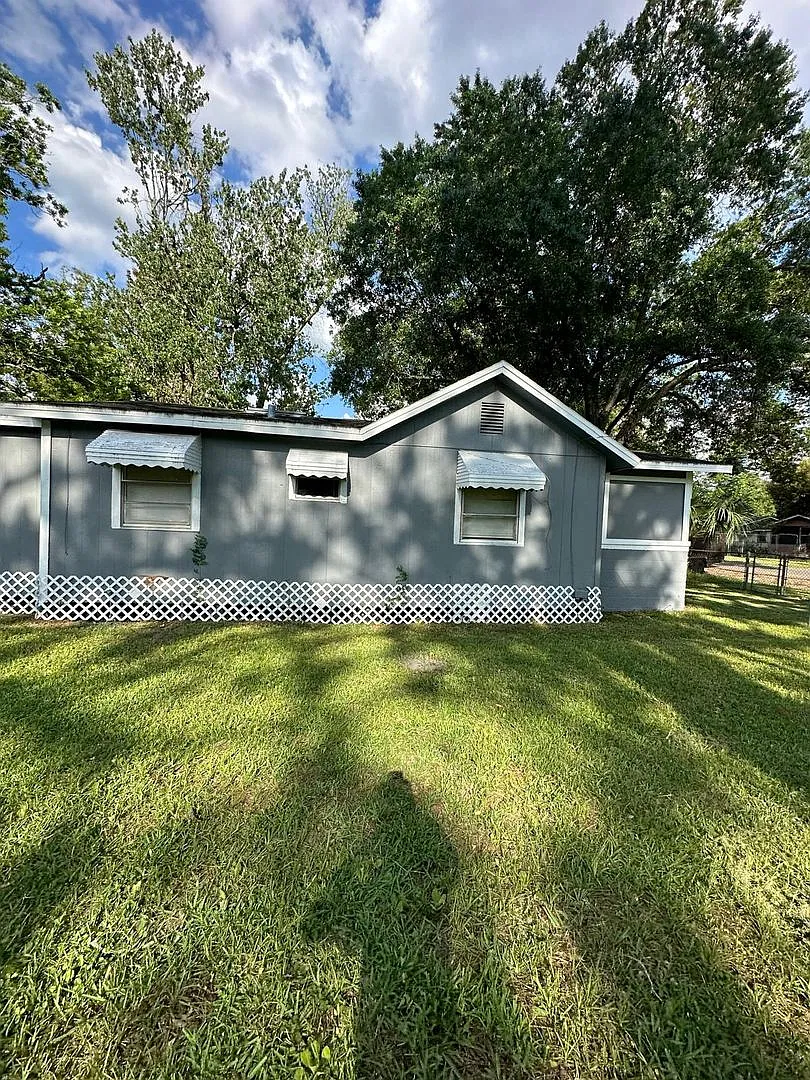 Fully renovated 3/1 Single Family Home available for immediate rent! — Photo 2
