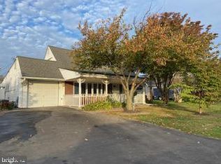 10 Quill Rd, Levittown, PA 19057