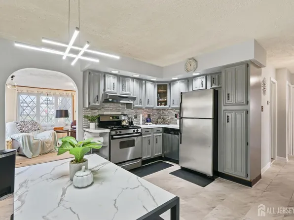 901 Milton Blvd, Rahway, NJ 07065