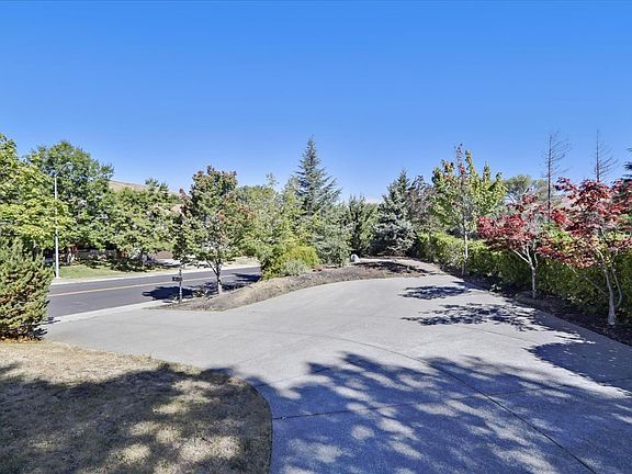 3rd image of 1000 Songwood Road