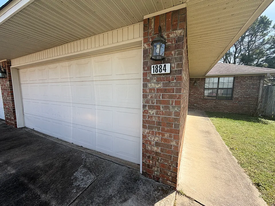 1884 N Caton Dr
