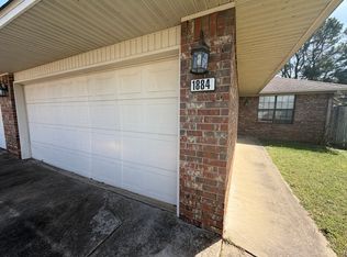 1884 N Caton Dr, Fayetteville, AR 72704