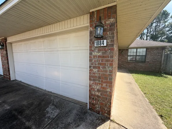 1884 N Caton Dr, Fayetteville, AR 72704