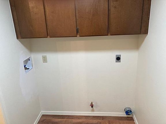 Washer/dryer area
