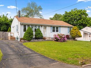 19 Edgehill Dr, East Haven, CT 06512