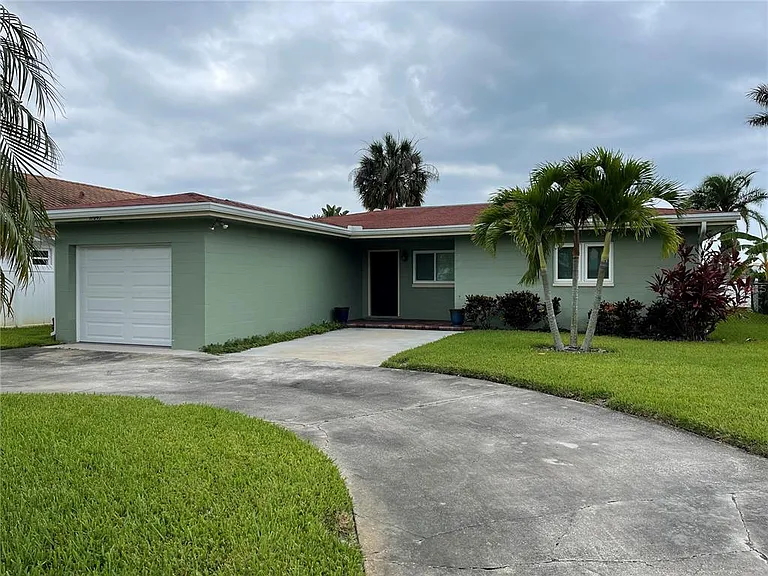 17045 Dolphin Dr — Photo 45