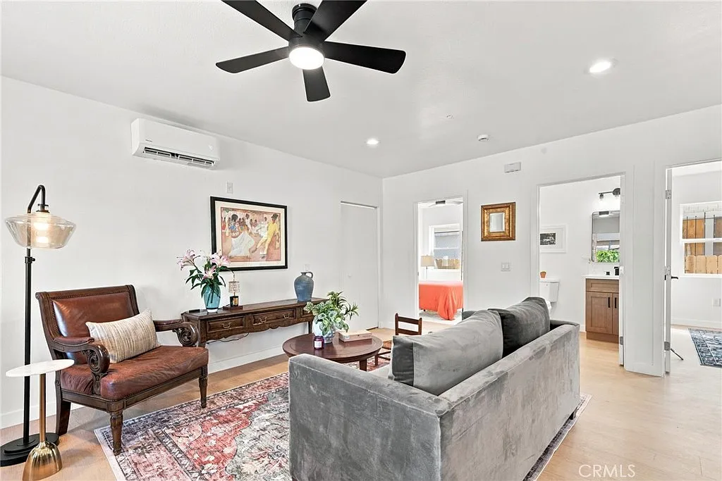 2 bed, 835 sqft, $3,020 — Photo 3