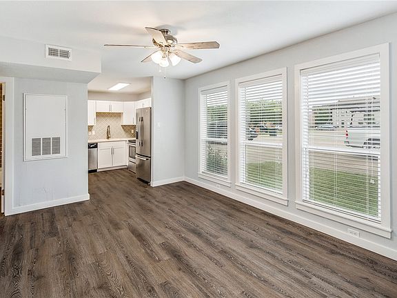 4th image of 405 Manuel Dr APT C