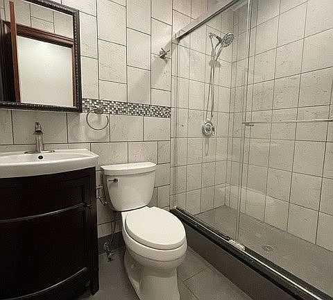 5th image of 173 15th St APT 4R