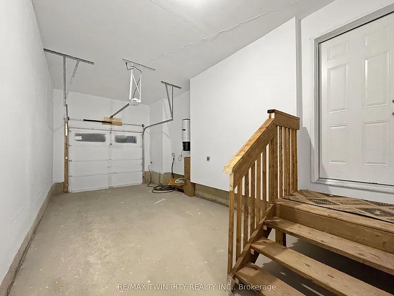 82 Gledhill Cres — Photo 46