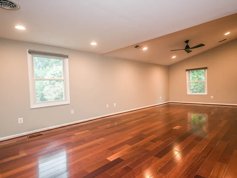 9627 Locust Hill Dr — Photo 17