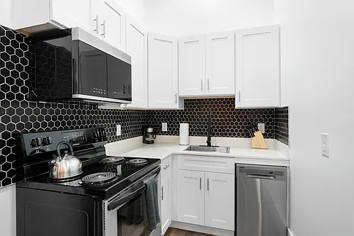 1301 E Columbus Dr Photo 1