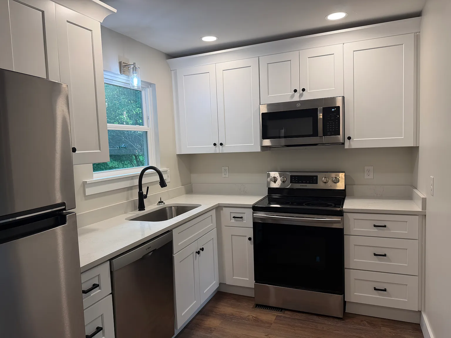 3 bed, 1008 sqft, $1,800 — Photo 4