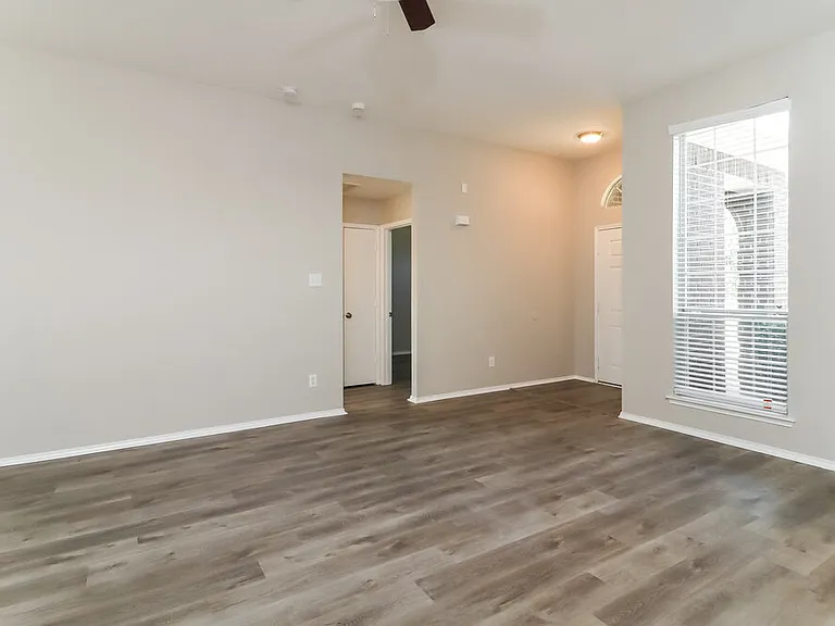 1206 Beacon Hill Dr — Photo 6