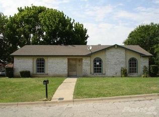 5601 Macdougall Dr, Haltom City, TX 76148