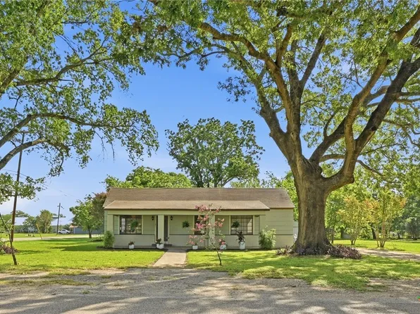 101 Bowie St, Martindale, TX 78655