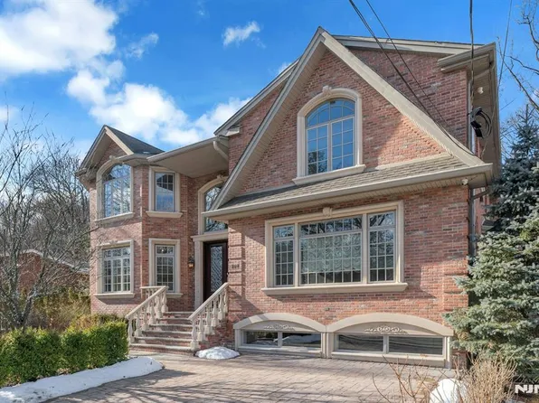 264 Castle Dr, Englewood Cliffs, NJ 07632