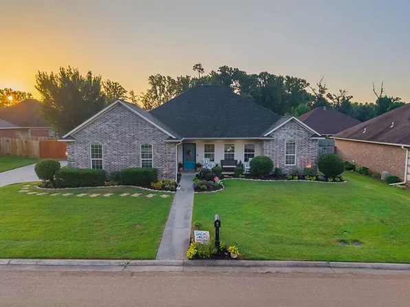 14 Irongate Dr, Texarkana, TX 75503