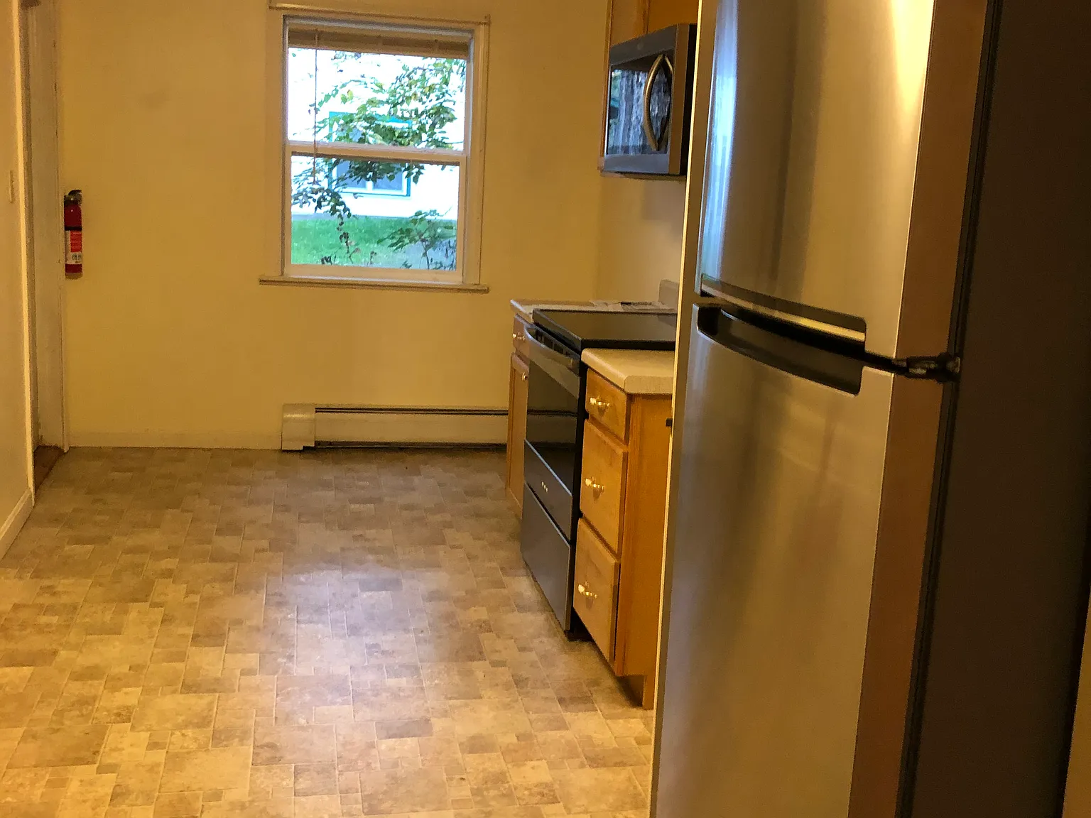 1 bed, 900 sqft, $1,300 — Photo 2