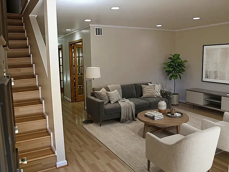 1348 N Orange Dr — Photo 2