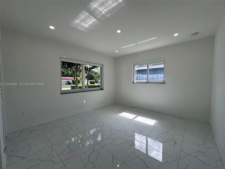 10010 SW 162nd St — Photo 17