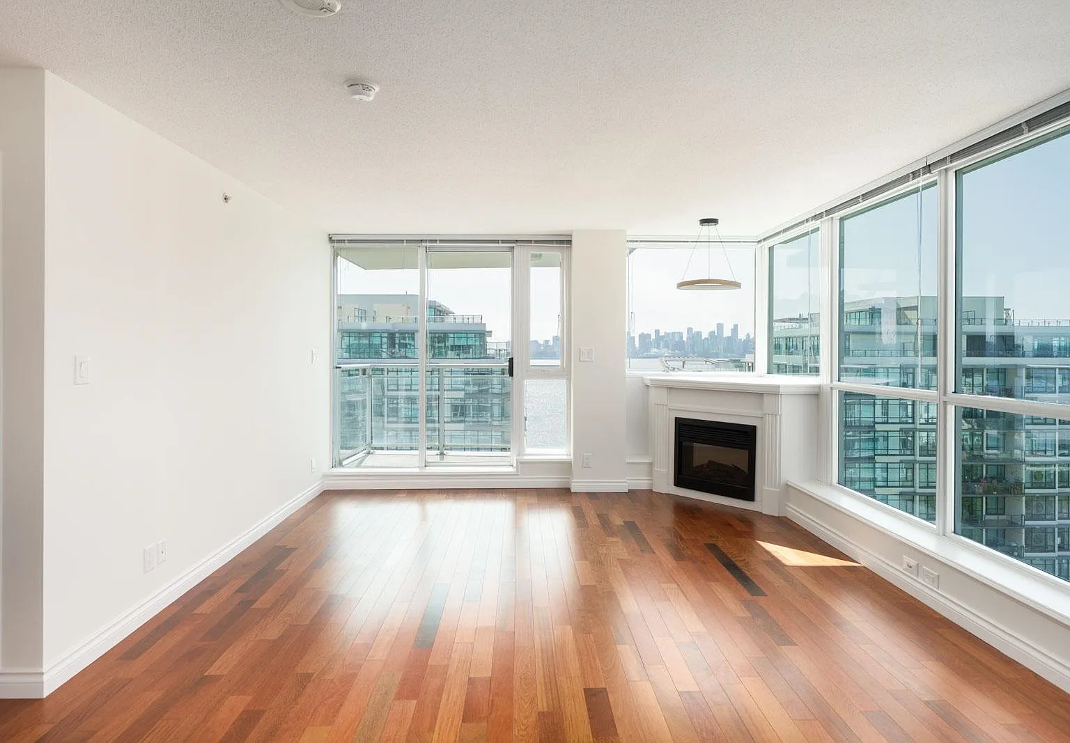 2 bed, 1186 sqft, $4,100 — Photo 2