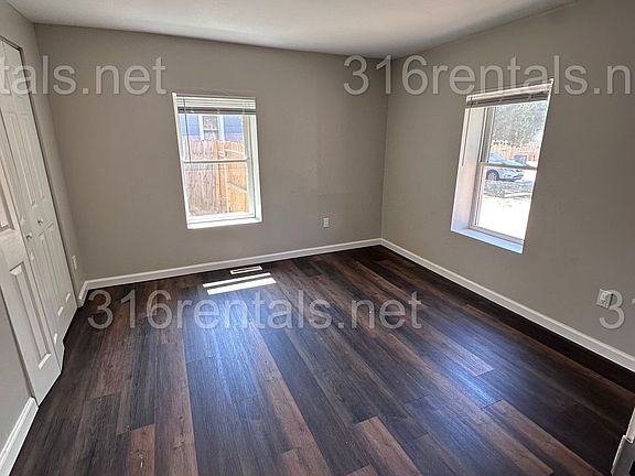 4th image of 1844 S Hiram Ave