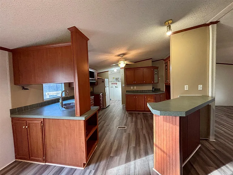 111 Lakeside Woods Dr — Photo 7