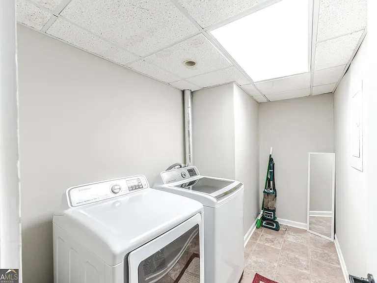 302 E Valley Rd NE — Photo 9
