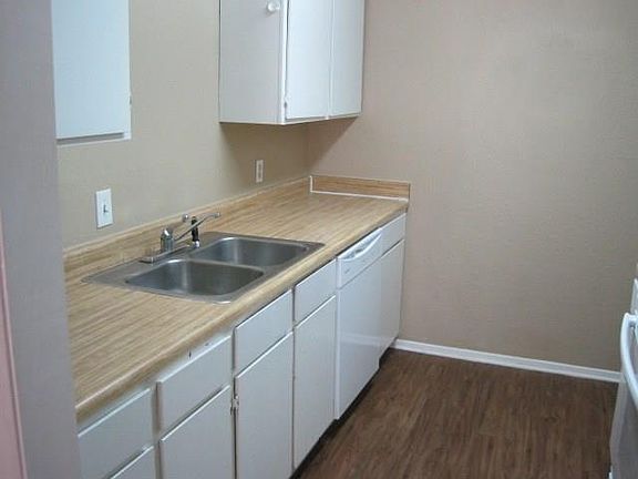 3rd image of 621 McQueary St
