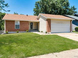 5277 Trailview Dr, Florissant, MO 63033