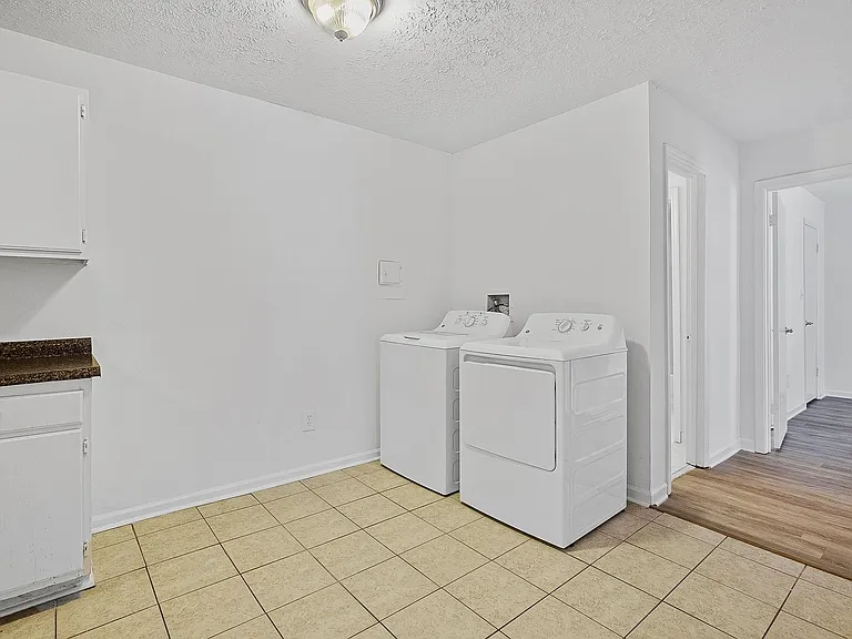 Redwood Manor — Photo 16