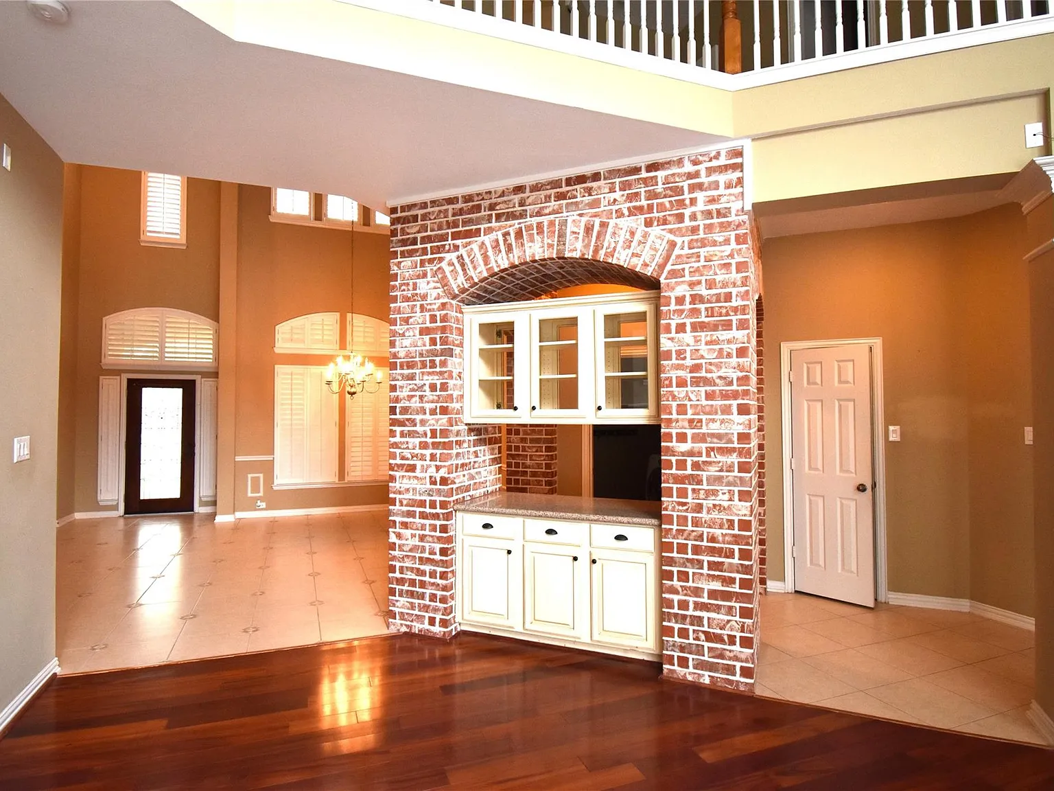 5 bed, 3.5 bath, 3875 sqft, $3,400 — Photo 4