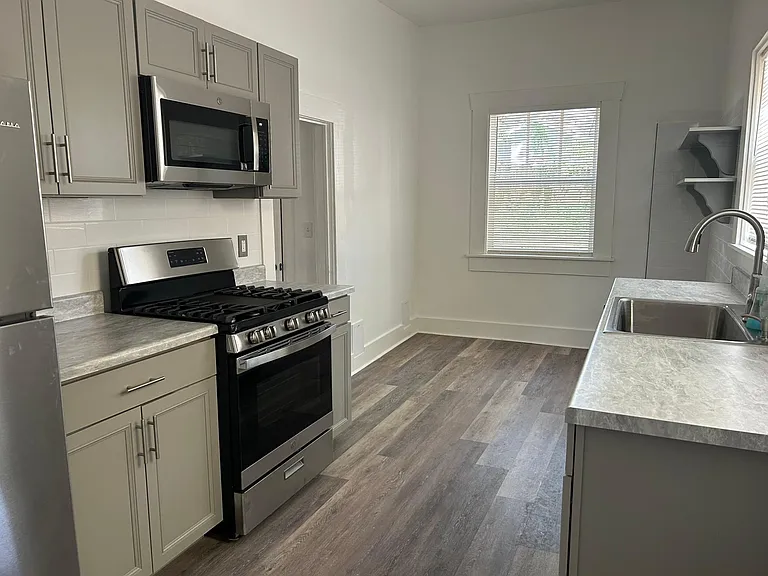 306 W North St #A — Photo 8