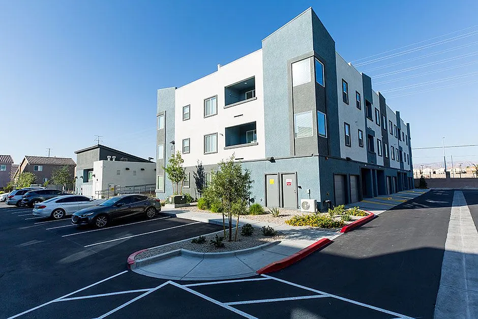 RISE APARTMENT HOMES — Photo 4