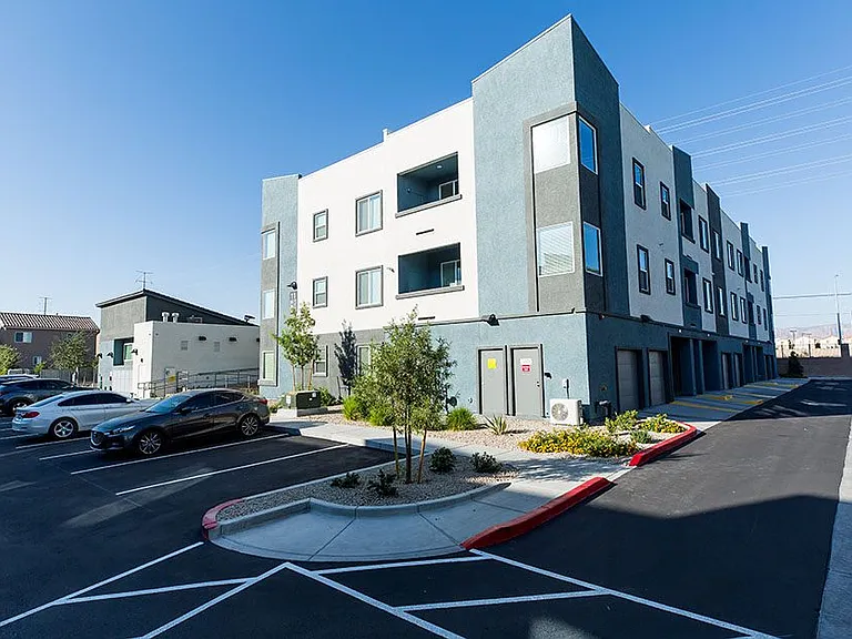 RISE APARTMENT HOMES — Photo 4