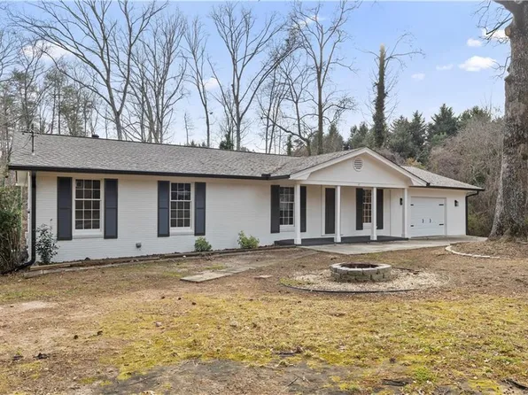 1180 Lakeshore Cir, Gainesville, GA 30501