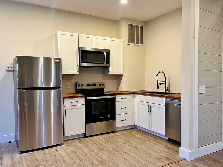 414 3rd Ave NW #2 — Photo 5