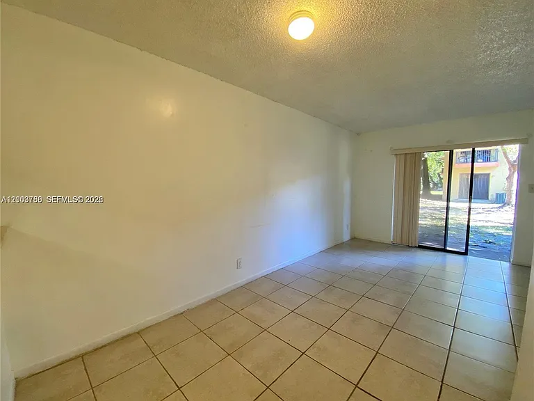 4033 Lakeside Dr #4033 — Photo 6