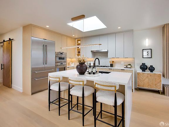 5th image of 975 Darien Way